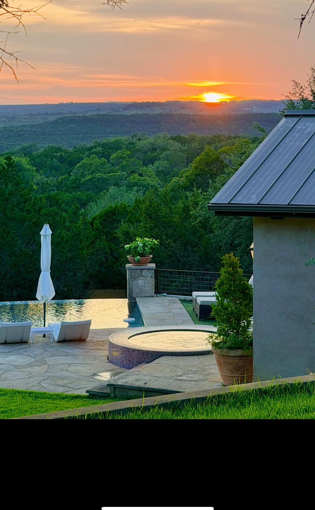SORAE Estate infinity pool and hot tub at sunset overlooking a wooded valley